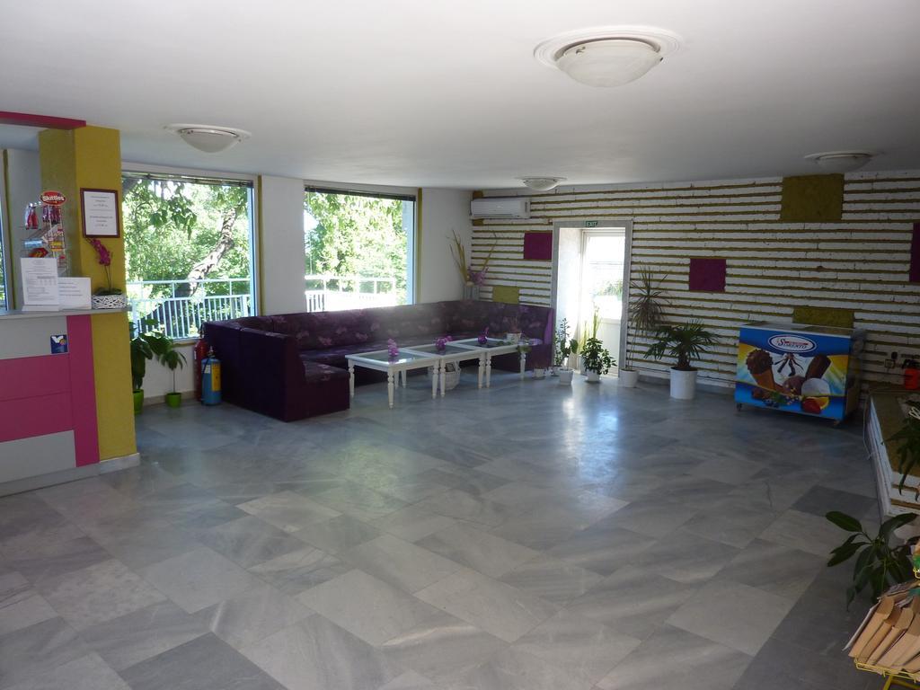 Hotel Zarya Golden Sands Exteriör bild
